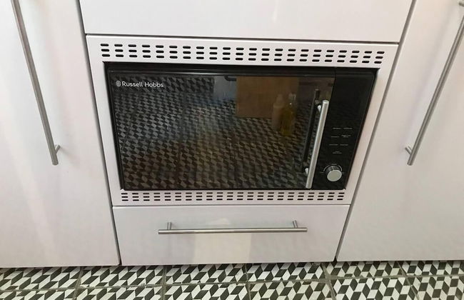 Beachfront Apartment With Woodburner & Courtyard - Photo 3