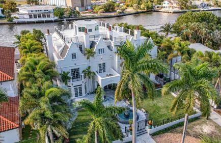 The Modern Castle Canal View Access Rooftop Living Greenhouse VlLLAS - Foto 58