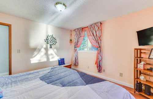 Lakefront Family Retreat with Private Dock! - Foto 13