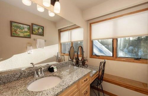 Stunning Mountain Retreat with View and Private Hot Tub - Foto 28