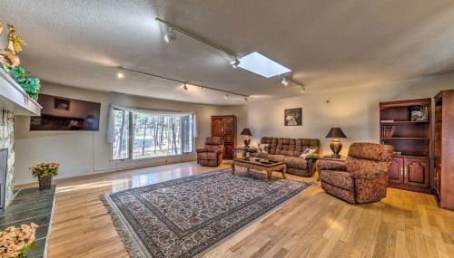 Ruidoso Getaway with Deck - 16 Mi to Ski Apache - Foto 3