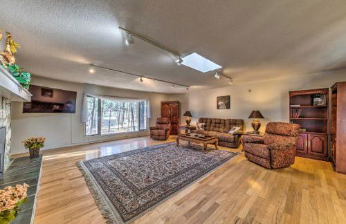 Ruidoso Getaway with Deck - 16 Mi to Ski Apache - Foto 3