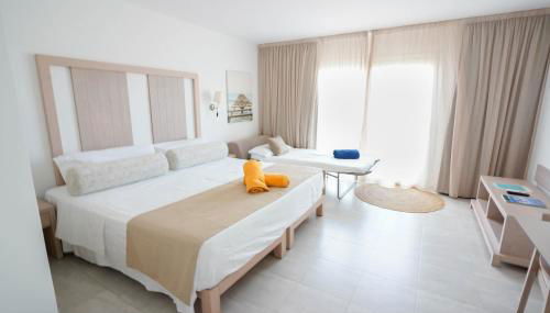 Apartamentos Es Caló - Photo 3