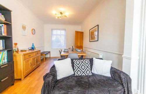 Charming Getaway - 3BR Home in the Heart of Chester - Photo 10