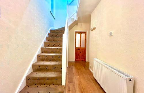 Spacious 3-Bed Family Retreat with Cosy Living and Garden! Free parking - Foto 21