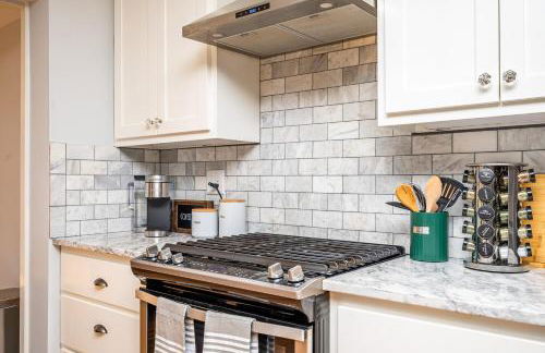 4BR/3BA Luxurious Decatur Home w/ Patio & Backyard - Foto 8