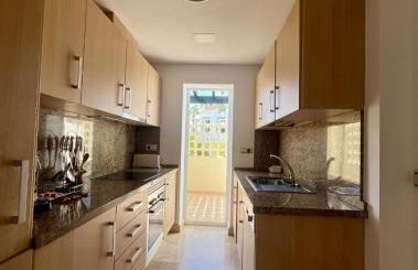 Estepona Penthouse Resort with Private Solárium - Pool & Free Parking - Photo 20