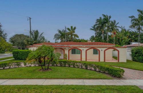 ~Villa Victoria Luxury! (Pool)~1 mile from beach - Foto 13