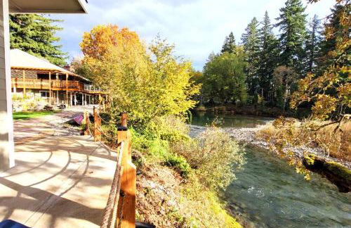 Tranquil Riverfront Retreat - Foto 66