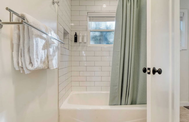 West Shore Lake House by Avantstay Ski Cabin w/ Backyard Sledding Hill! - Photo 22