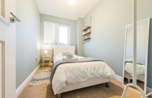 Family-Friendly 4-Bedroom House in Moston with Parking and Garden - Foto 27