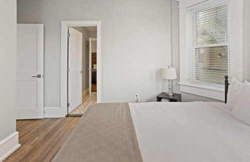 Luxurious 8BR Beach Duplex w Ocean Views - Photo 25