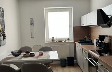 Sehr schöne Wohnung,komplett neu eingerichtet - Foto 1