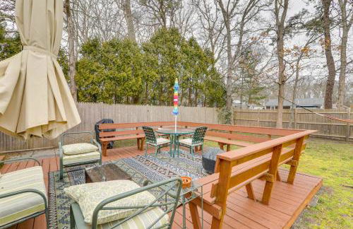 Yarmouth Vacation Rental with Deck Near Swan Pond! - Foto 2