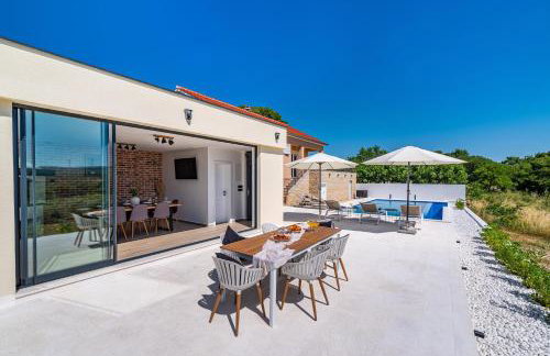 Villa Matea - heated pool, peace, view - Photo 16