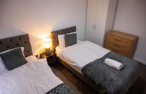 Conyngham Villa, Luxury Detached House, 6 Beds, 4BR,Large garden, Parking - Sleeps 8 - Foto 10