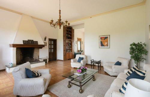 Exclusive 1970s villa with pool and garden by VacaVilla - Foto 15