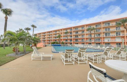 Oceanfront Cocoa Beach Condo with View Walk to Pier - Foto 21