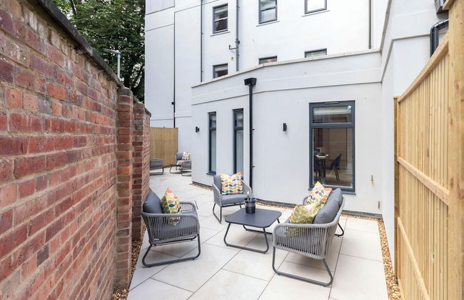 Elliot Oliver - Comfortable Five Bedroom Town Centre House With Garden & Garage - Foto 27