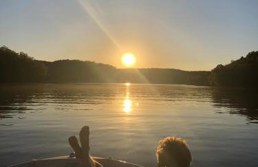 Firefly2 - luxury lakeside treehouse with hot tub - Foto 40