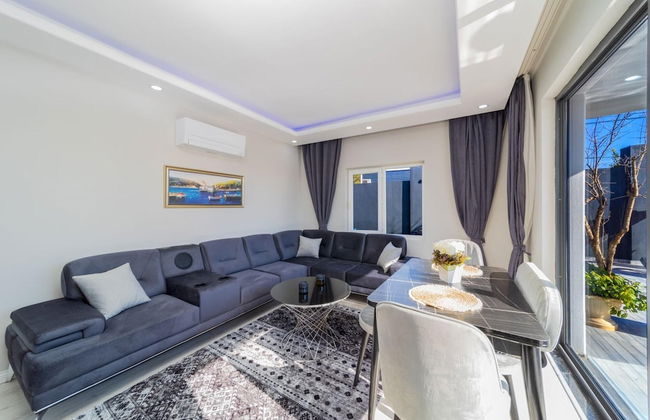 Villa With Pool and Backyard in Kepez - Photo 3