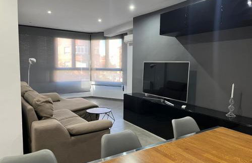 Apartamento Superior junto al Recinto Ferial de 2 dormitorios - Foto 1