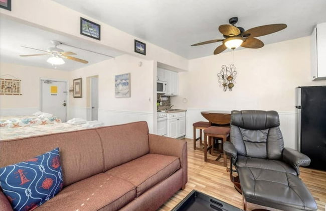 2 Bedroom Waterfront Pool Side! - Foto 76