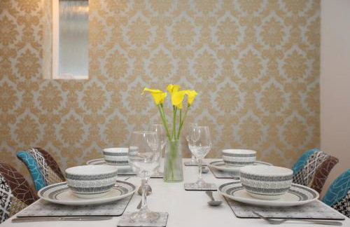 Hollybush Place By N And N Stays Ltd, Perfect for Contractors and Workers, Large Private Driveway for Work vans And Vehicles, Great Location and Fast Wifi - Foto 4