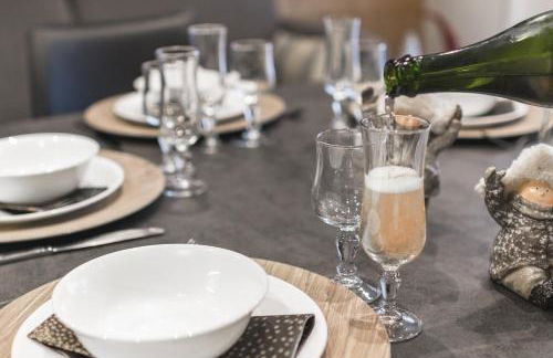 Résidence Campredon - Décoration typique - 25m2 de Terrasse aménagée plein sud avec vue panoramique - Internet - Jardin - Parking - Navette - Linge et Ménage en options payantes - Foto 17