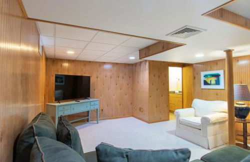 Gorgeous Home with Game Room Dog Welcome - Foto 22