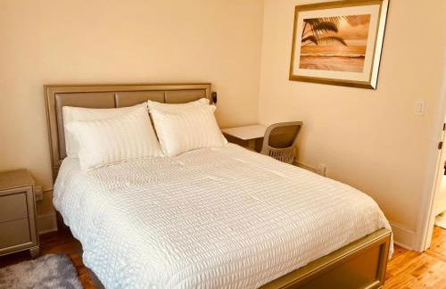 OoohLaLa! 2 Beds and 2 Full Baths w/Free Parking - Foto 54