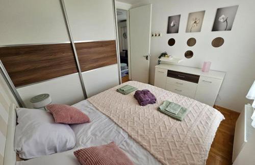 West View 130 apartment with parking - Photo 30