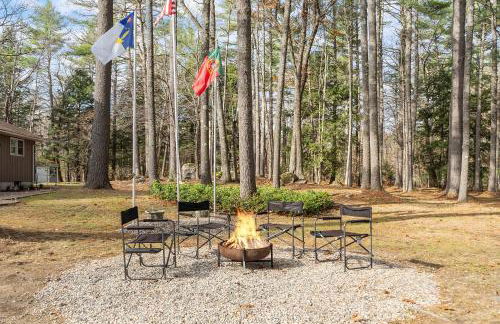 NEW! Woodland Retreat - Hot tub Game Room Firepit - Foto 46