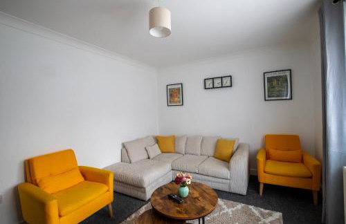 Modern Detached 4-Bedroom 2-Bath Home, Guildford - Foto 2