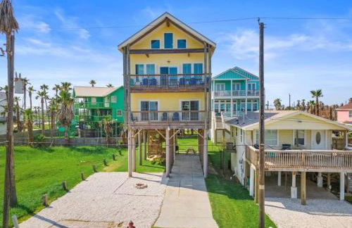 Beach House Located Steps from the Beach - Photo 4
