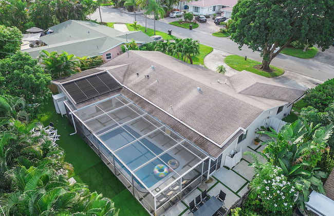 Coastal Retreat Stylish 4 BDR w/ Private Pool! - Foto 35