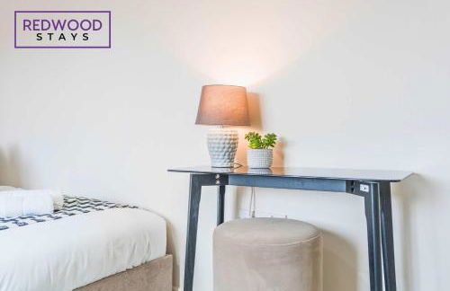 Cozy Family & Contractor Home 3X FREE Parking by Redwood Stays - Foto 16