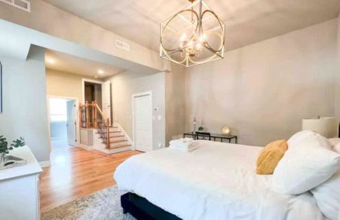 Pet-Friendly 4BR Family Home with Fenced Yard - Foto 18