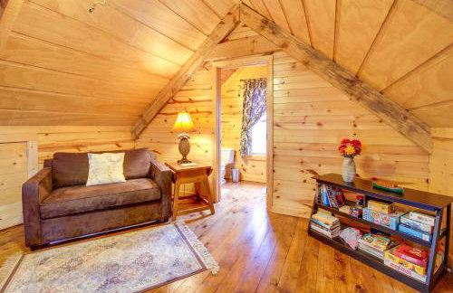 Hot Tub and Fire Pit Wooded Cabin Near DeSoto Park! - Foto 13