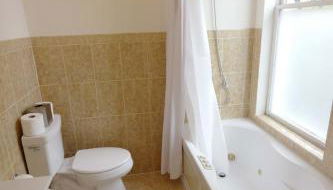 Above Maxwell Wine Bar - Super Central 2Bed 2Bath - Photo 5