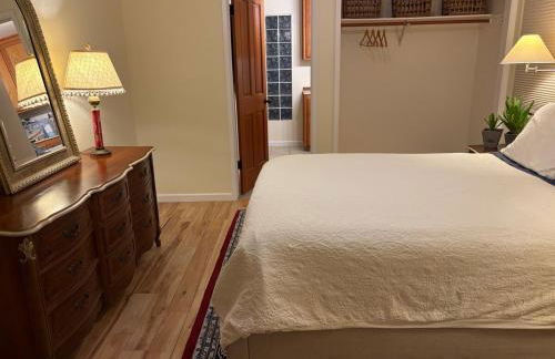 Seaside Garden Escape, A Stroll to the Beach! - Foto 23