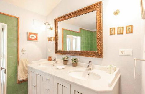 Gorgeous Home In Higuera De La Sierra - Foto 32