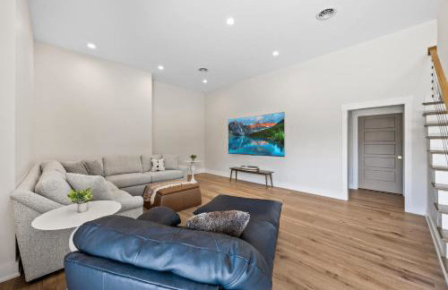 NEW Spacious Clarkson Getaway w Games & Yard - Foto 16