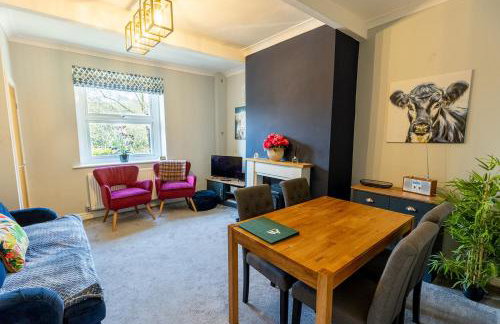 LITTLE RED HOLIDAY HOME - 2 Bed House with Free Parking within West Yorkshire, local access to the Peak District - Foto 24