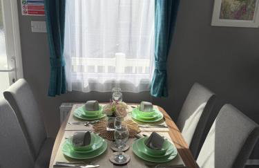 LuxeHaven at Tattershall Lakes Park with Hot Tub - Foto 18