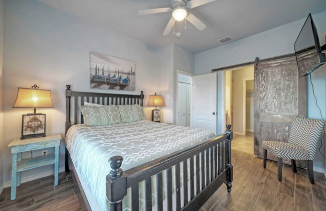 Group Getaway w/ Pool, Boat Dock 2 Homes Laguna Village Retreat by Avantstay - Foto 58