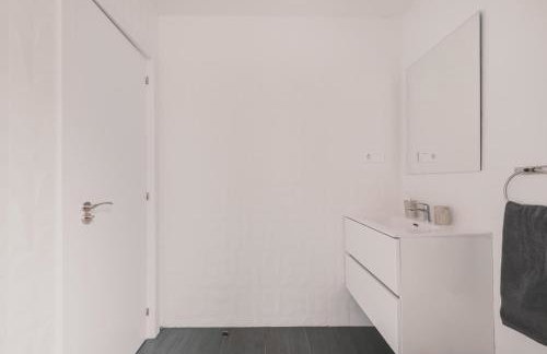 Amplio Piso de 7 habs, 4 baños sobre calle Gran Vía - Foto 9