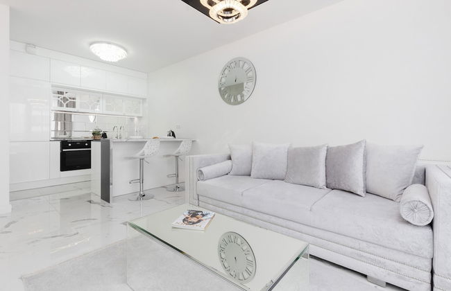 Elegant Apartment Warsaw by Renters - Photo 31