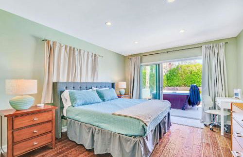 Modern Pool house with hot tub and relaxing backyard - Foto 9