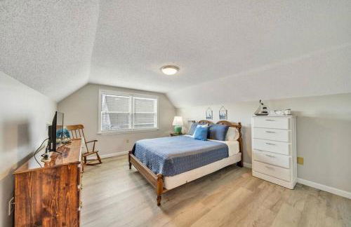 Nearby Beach l Friends & Family l Pet-Friendly - Photo 4